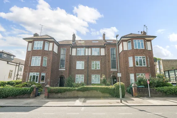 Warwick Road, London, N11