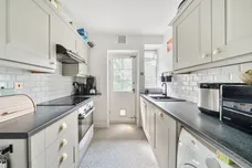 Warwick Road, London, N11 photo 2