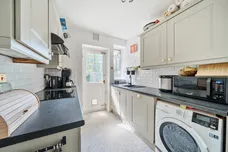 Warwick Road, London, N11 photo 3