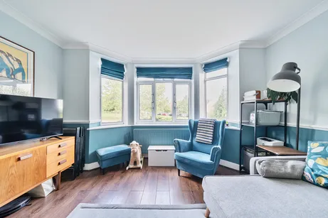 Warwick Road, London, N11