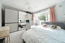 Warwick Road, London, N11 photo 8