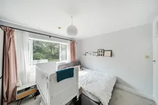 Warwick Road, London, N11 photo 9