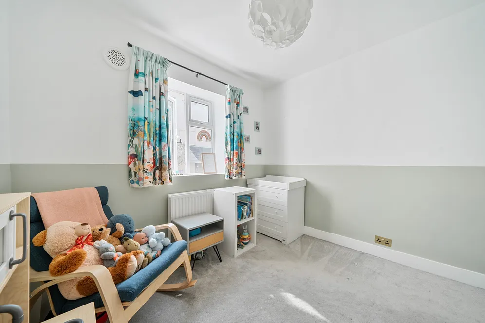 Warwick Road, London, N11 photo 10