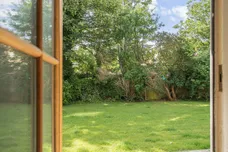 Warwick Road, London, N11 photo 18