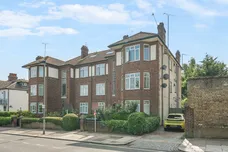 Warwick Road, London, N11 photo 19