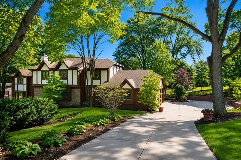 1211 S Grove Ave, Barrington, IL 60010