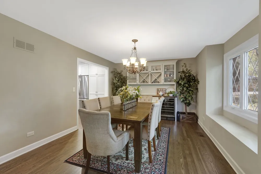 1211 S Grove Ave, Barrington, IL 60010