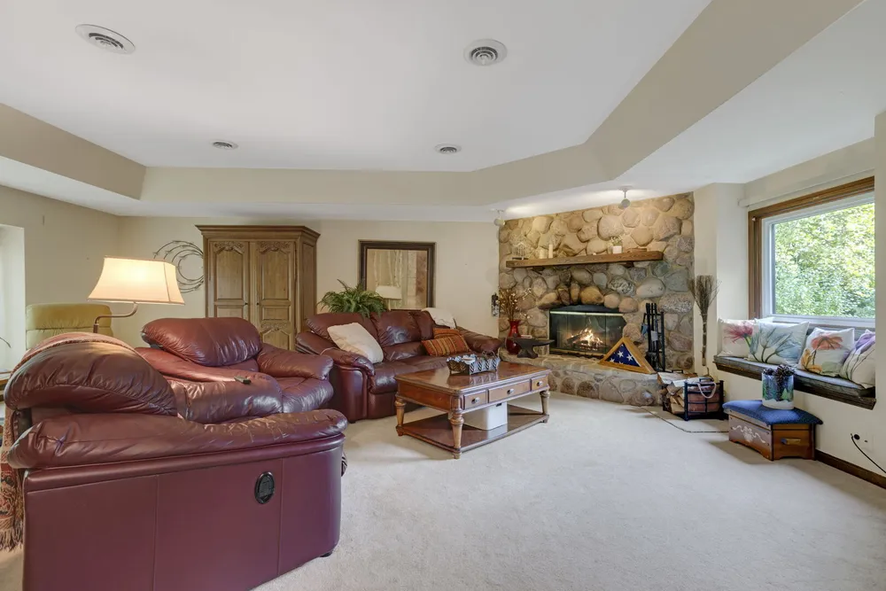 1211 S Grove Ave, Barrington, IL 60010