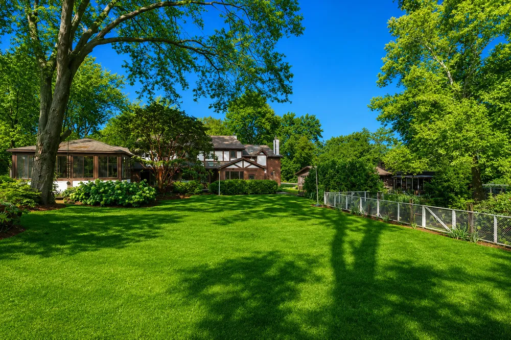 1211 S Grove Ave, Barrington, IL 60010