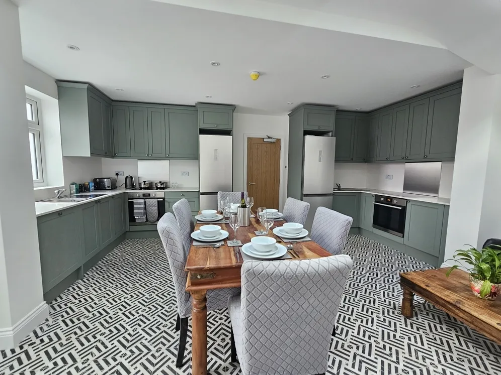 Park Avenue Hounslow TW3 photo 3