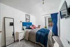 Park Avenue Hounslow TW3 photo 4