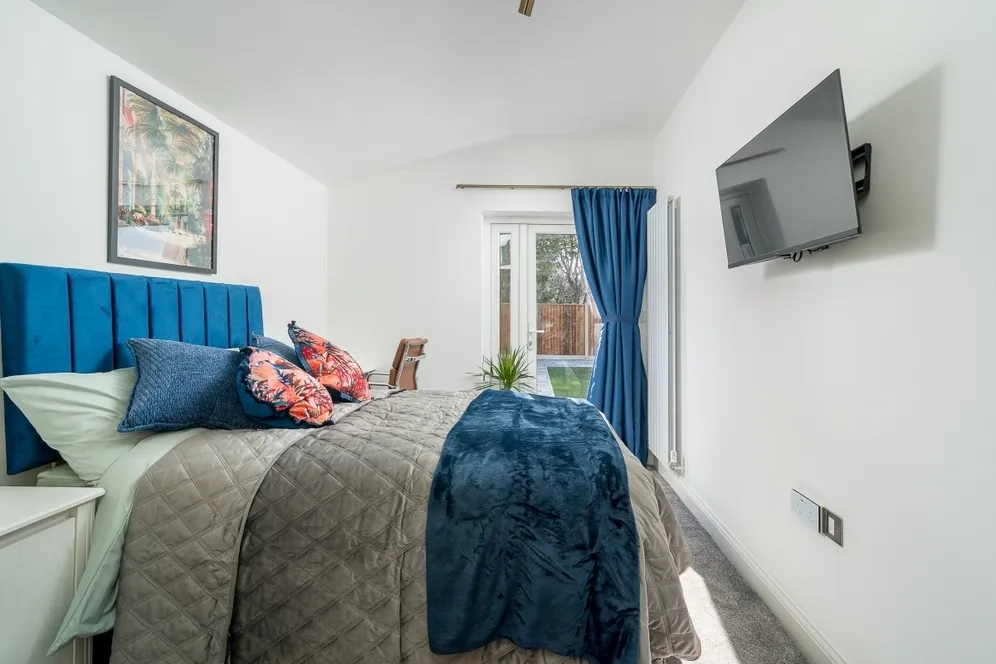 Park Avenue Hounslow TW3 photo 5