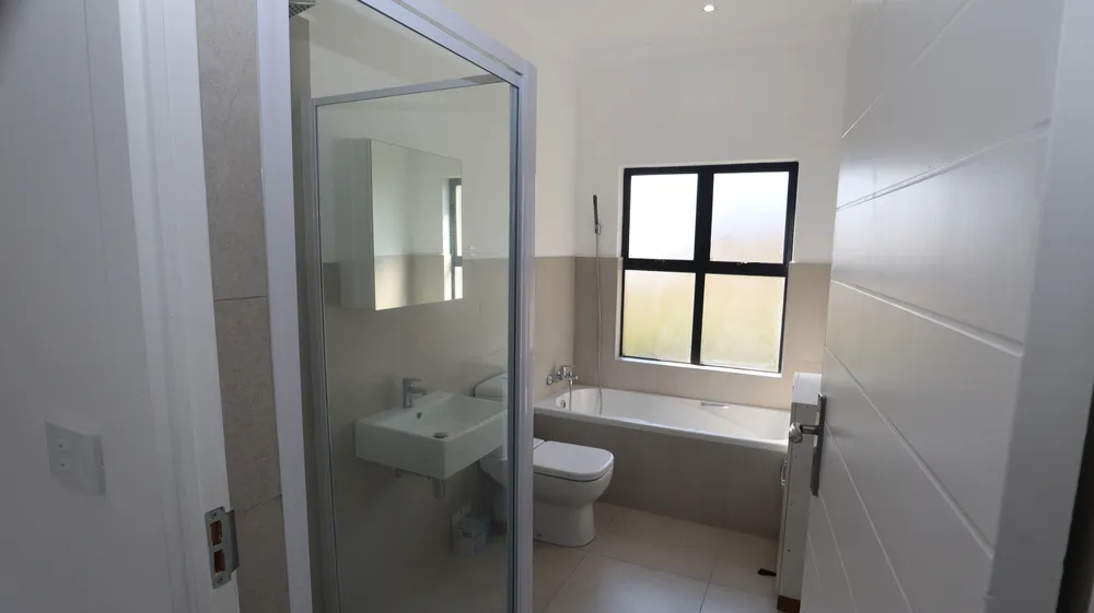South Africa, KwaZulu Natal, Palm Lakes Estate, LAKE TURQUOISE CRESCENT, 17