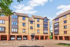 Greyhound Road, Sutton