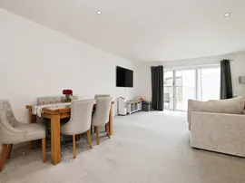 Mynarski Close, Salisbury thumb 3