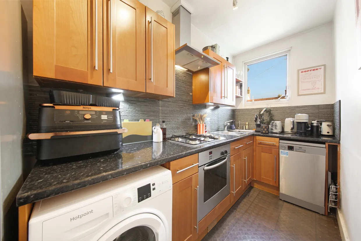 Edgeley Road, London, SW4 photo 13
