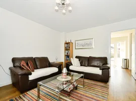 Clements Way, Shrivenham, Swindon thumb 3