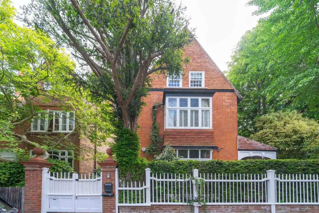 Queen Annes Grove, London, W4 photo 1