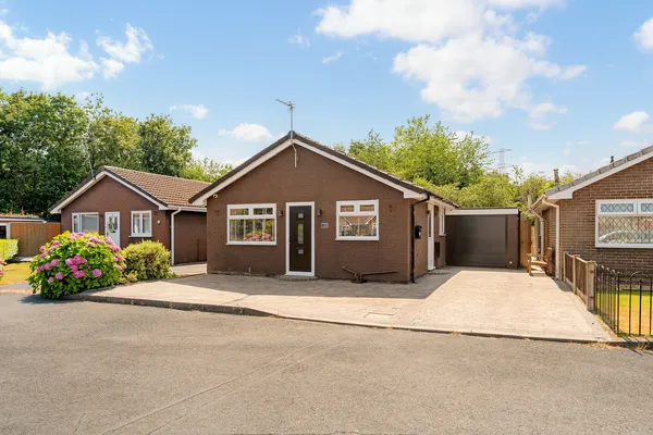 Wren Close, Palacefields, WA7