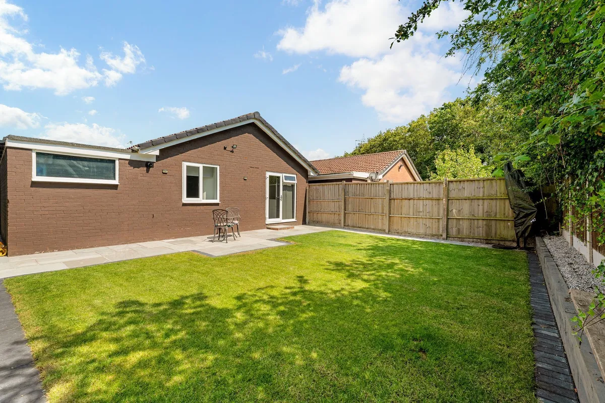 Wren Close, Palacefields, WA7