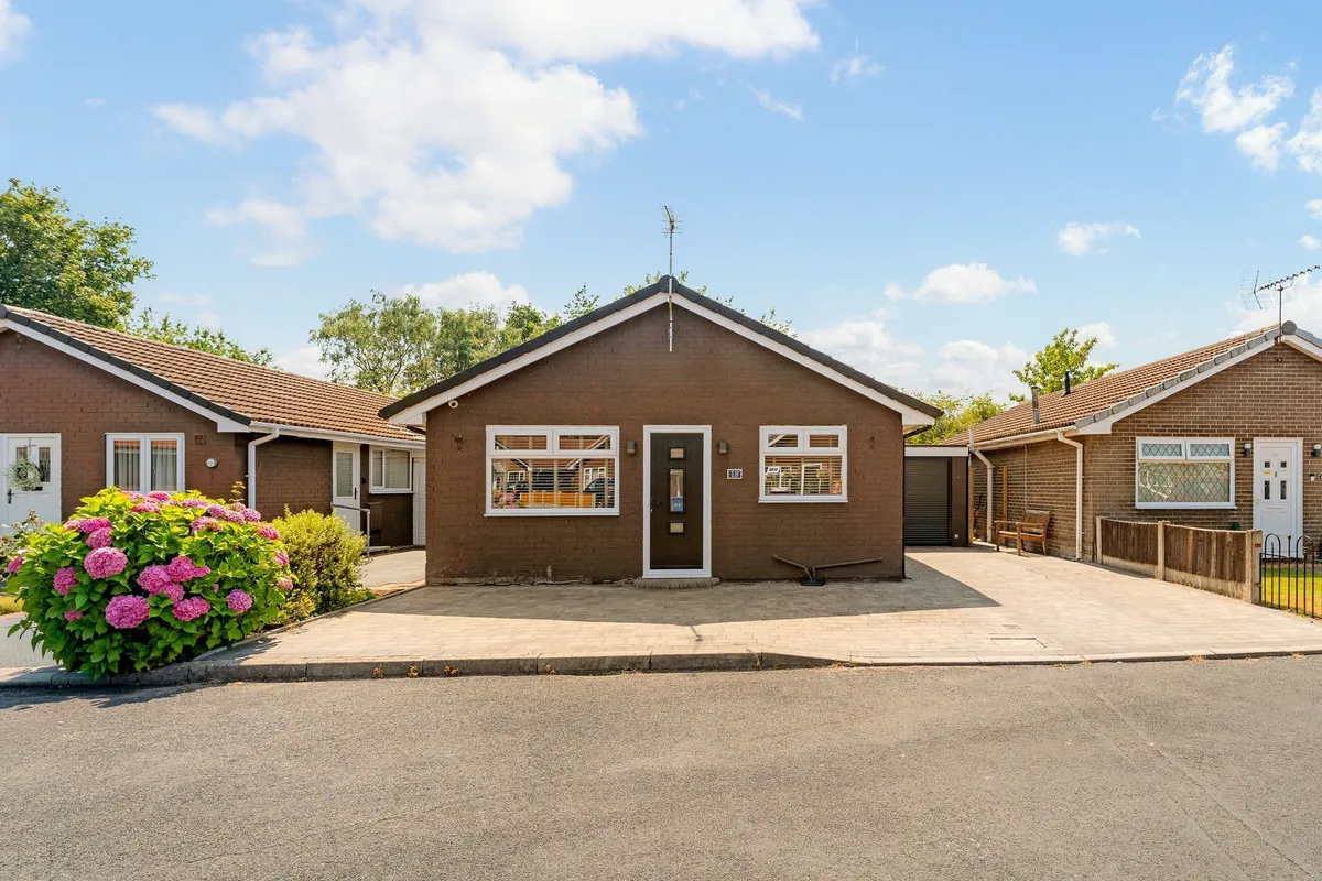 Wren Close, Palacefields, WA7