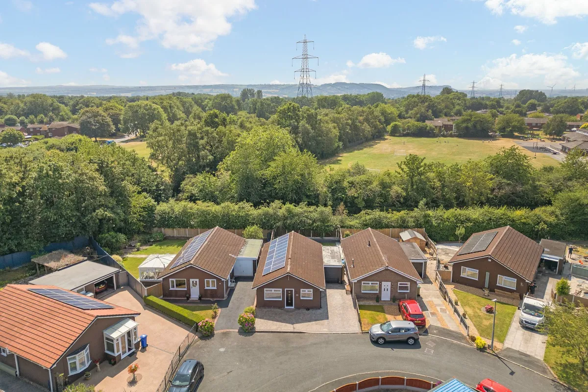 Wren Close, Palacefields, WA7