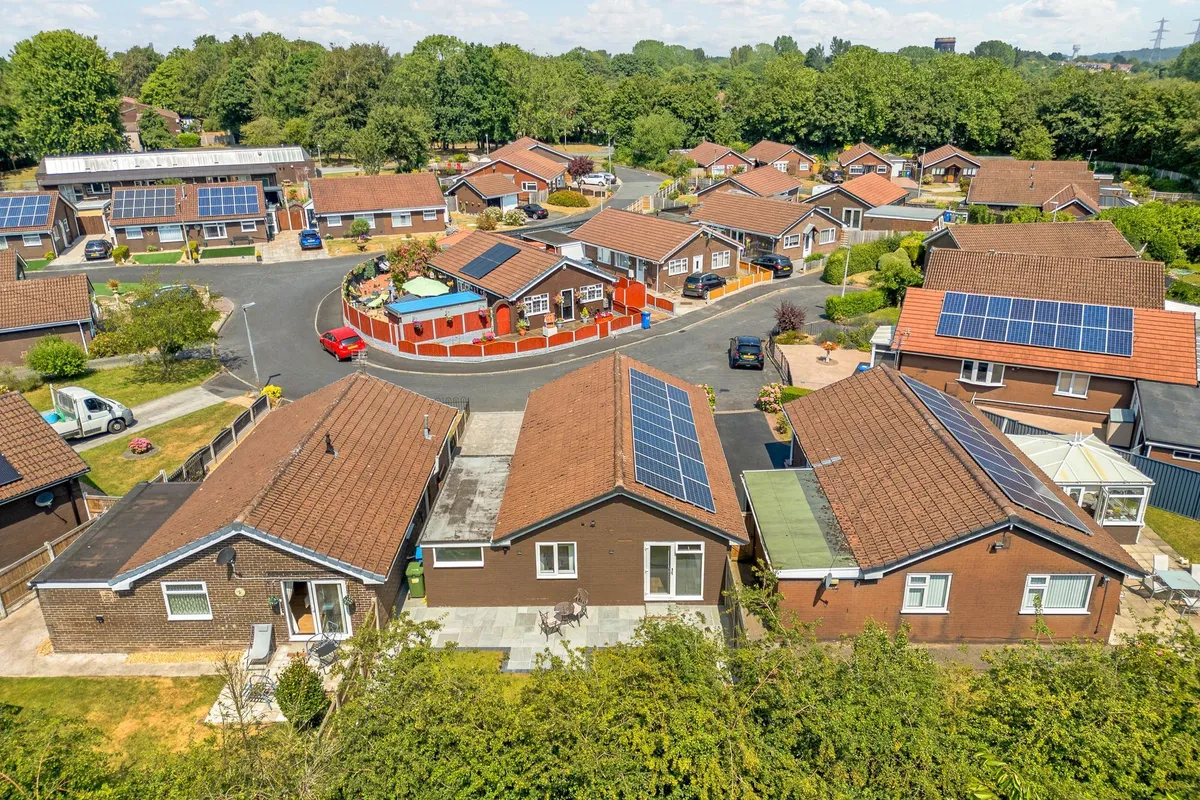 Wren Close, Palacefields, WA7