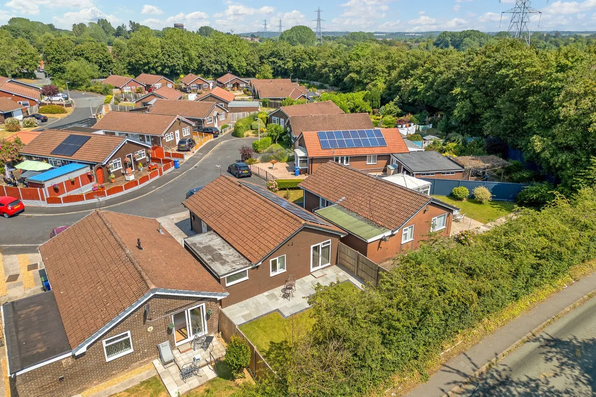 Wren Close, Palacefields, WA7