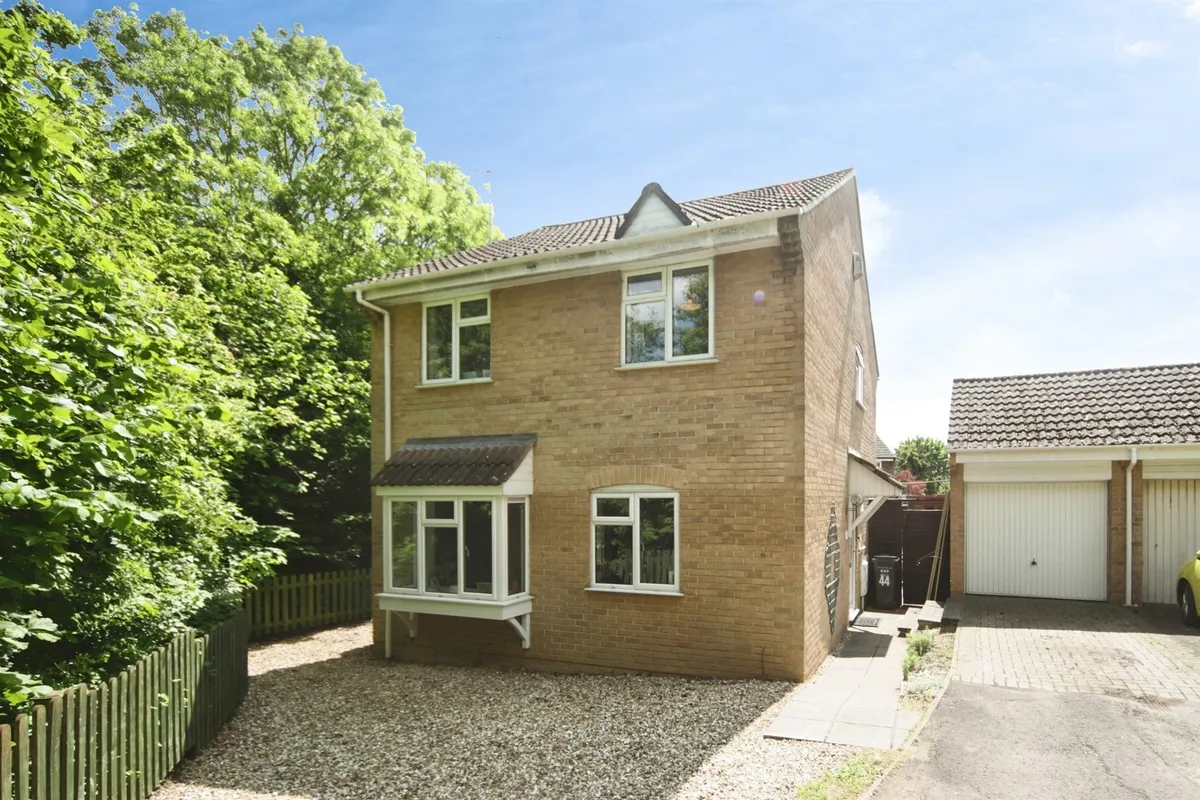 Derwent Grove, Taunton