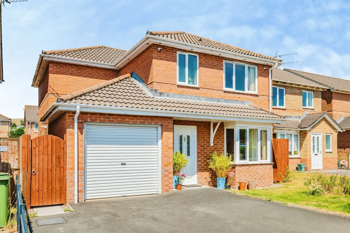 Colliers Avenue, Llanharan, PONTYCLUN