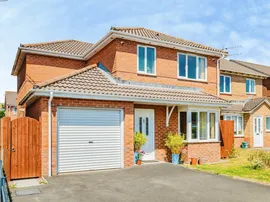 Colliers Avenue, Llanharan, PONTYCLUN photo
