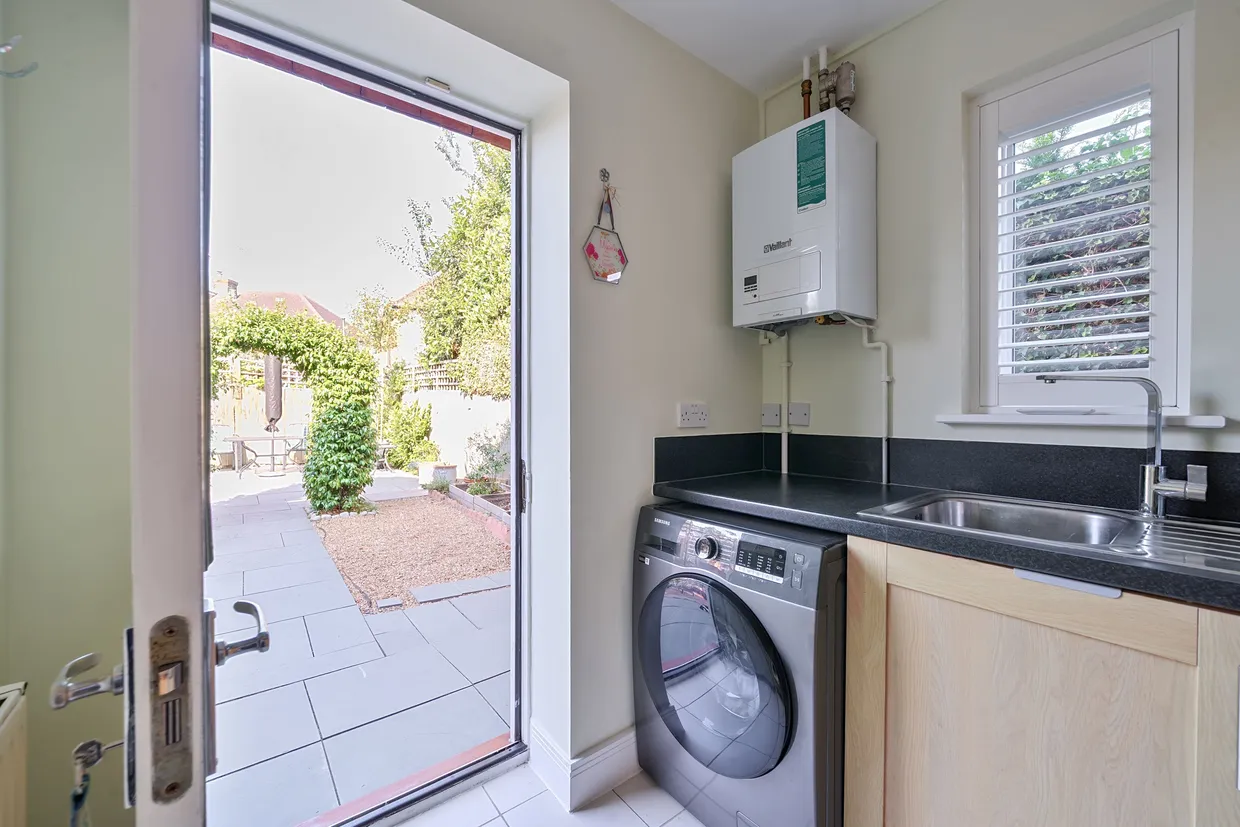 Church Road, West Byfleet, KT14 photo 5