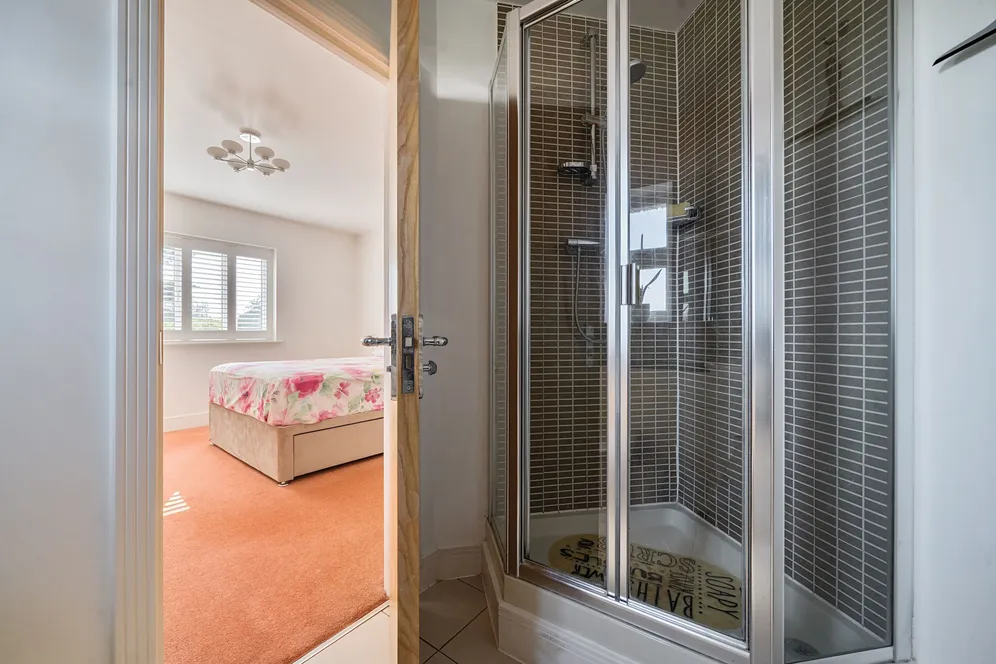 Church Road, West Byfleet, KT14 photo 10
