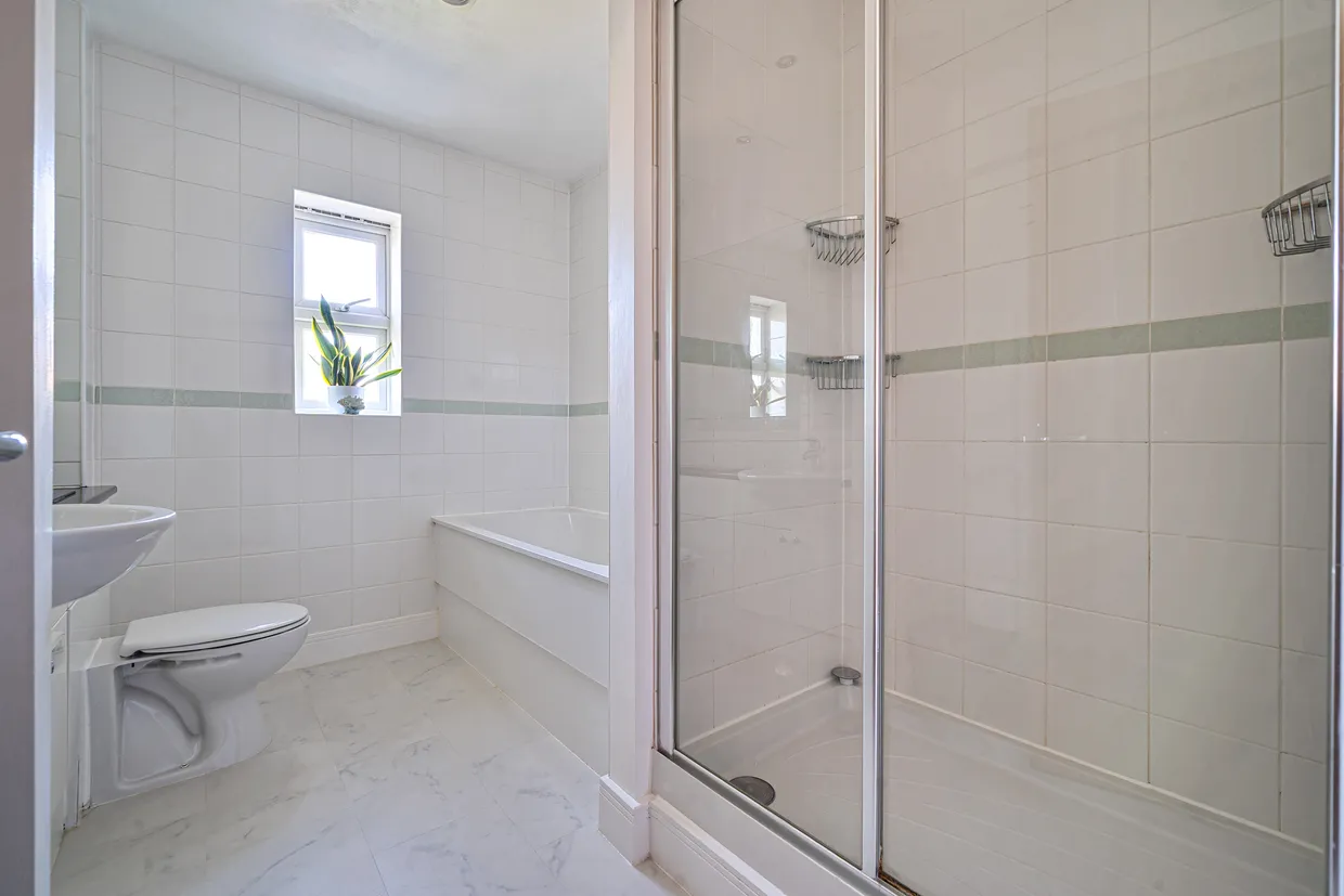 Church Road, West Byfleet, KT14 photo 14