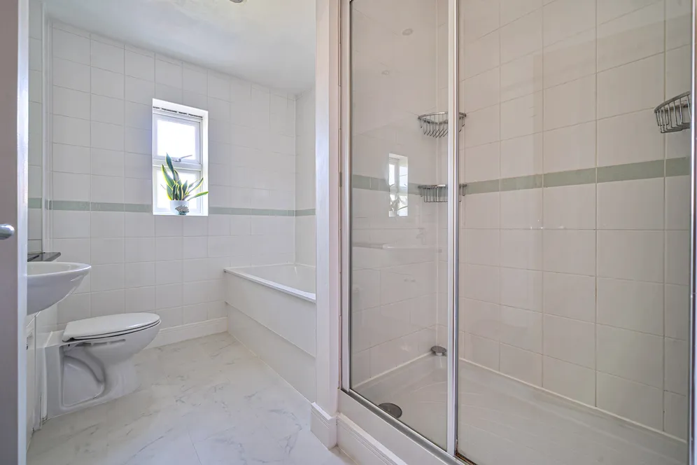 Church Road, West Byfleet, KT14 photo 14