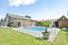 Frampton Roads, Frampton, Boston