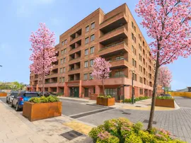 Vetchling Way, London, N18 photo