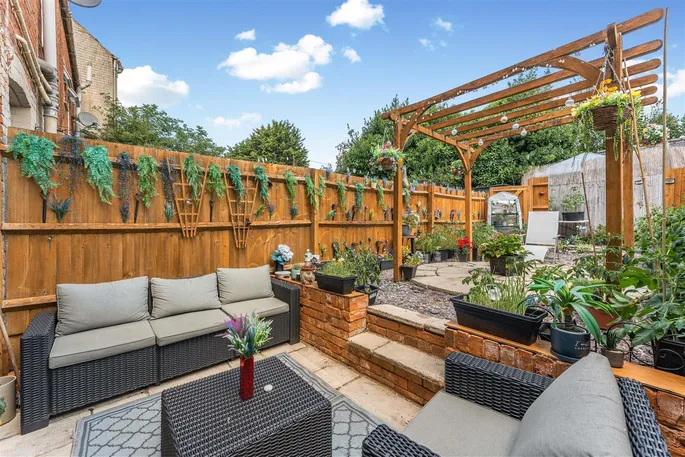 Property carousel image 11