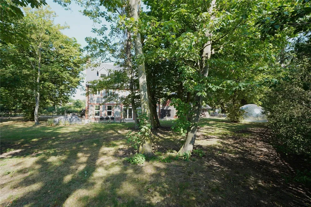 Property carousel item 14