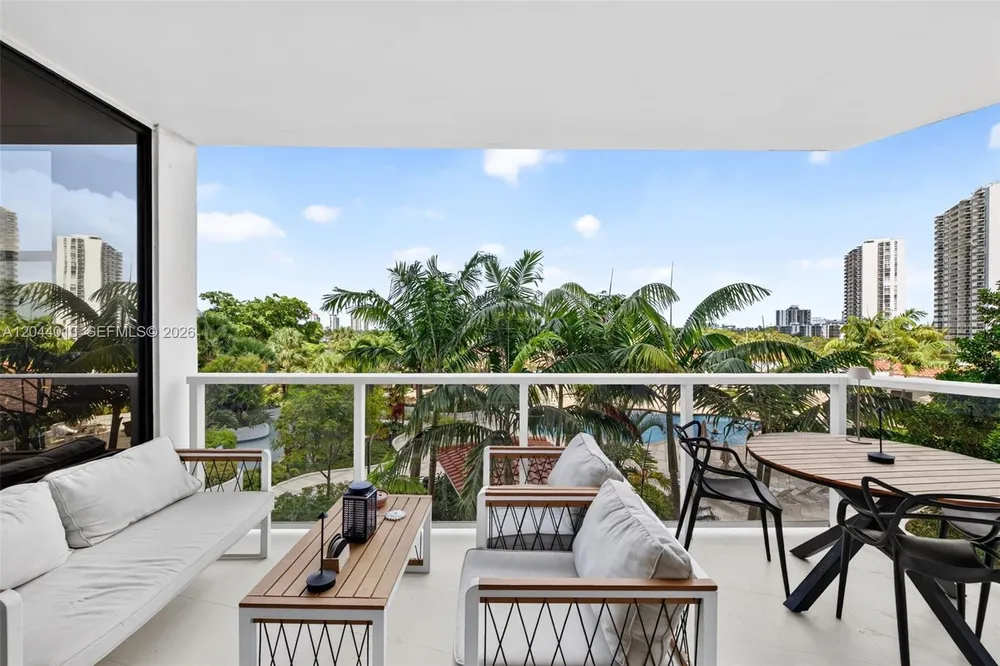 20281 E Country Club Dr, Aventura, FL 33180