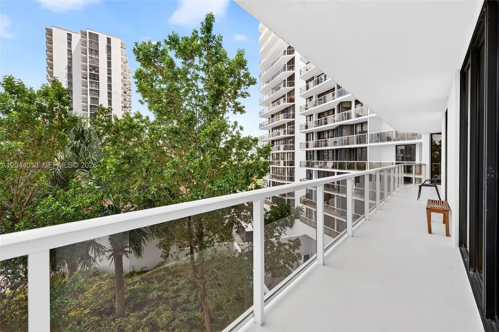 20281 E Country Club Dr, Aventura, FL 33180