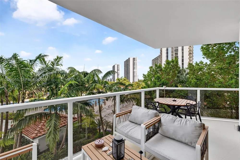 20281 E Country Club Dr, Aventura, FL 33180
