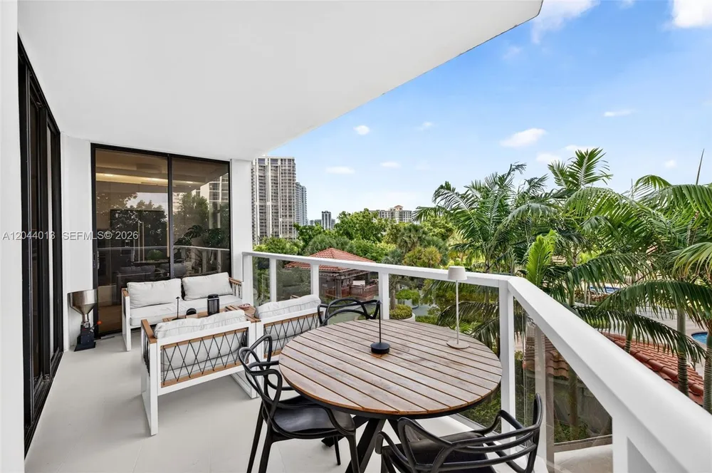 20281 E Country Club Dr, Aventura, FL 33180