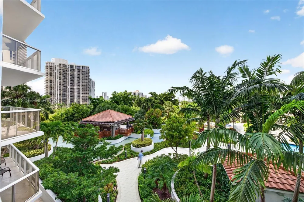 20281 E Country Club Dr, Aventura, FL 33180