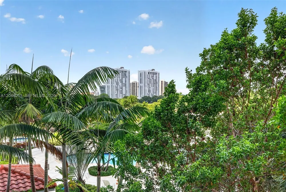 20281 E Country Club Dr, Aventura, FL 33180