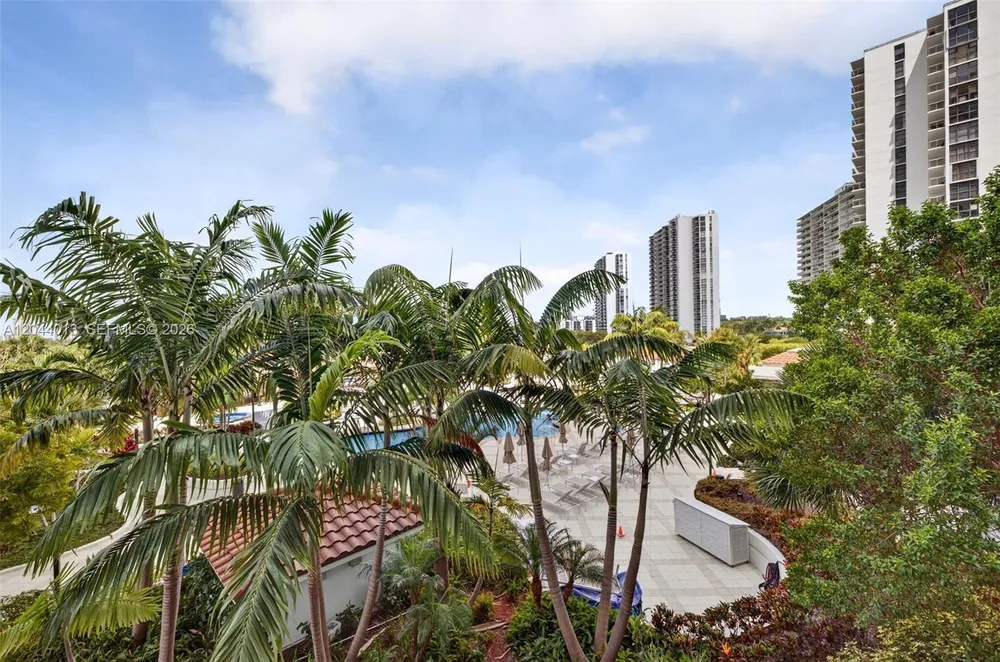 20281 E Country Club Dr, Aventura, FL 33180