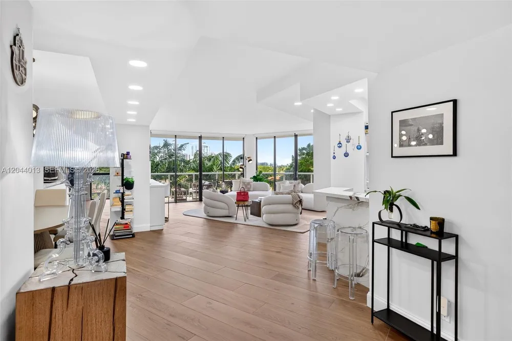 20281 E Country Club Dr, Aventura, FL 33180