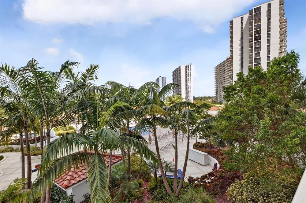 20281 E Country Club Dr, Aventura, FL 33180