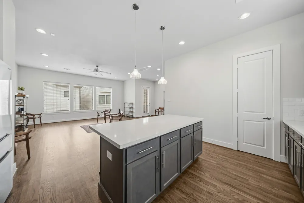 1022 Green Kensington Dr, Houston, TX 77008