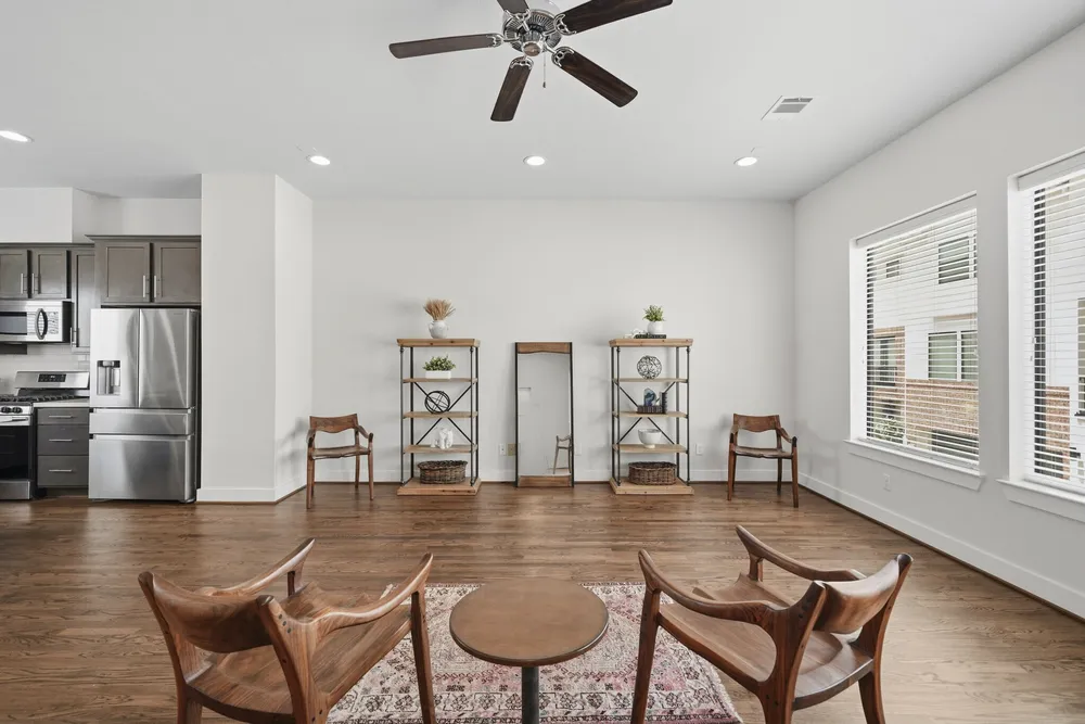 1022 Green Kensington Dr, Houston, TX 77008